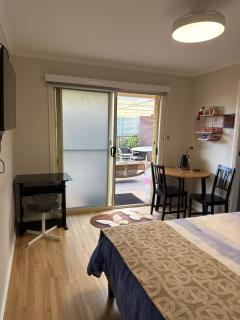 Montrose Hilltop Garden Retreat - 2