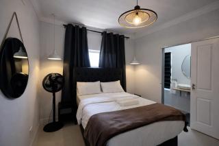 Vale Boutique 11 bdr Villa with Outdoor Cinema, 2 Jacuzzis & banquet Hall - Johannesburg - 4