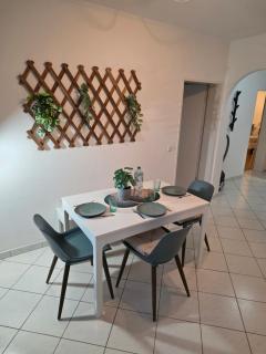 Großes Apartment für 6 - Küche - Smart TV - Parkplatz - Nähe A1 - 8