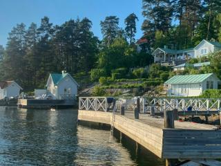 Waterfront House With Views Of Kastellet In Vaxholm - 0