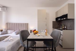 Residence Number XI - Beachfront & Pool Apartments - 2