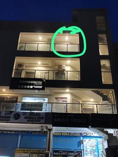 Stylish 1BR Apartment, Prime Location - 9