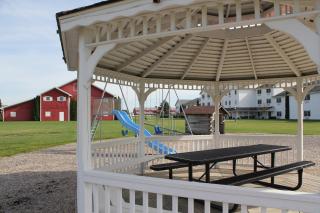 Farmstead Inn and Conference Center - Shipshewana - 4