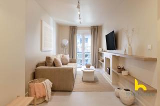 Romantic Whirlpool Retreat Steps from Acropolis! - 0