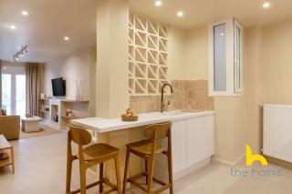 Romantic Whirlpool Retreat Steps from Acropolis! - 8