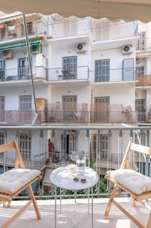 Romantic Whirlpool Retreat Steps from Acropolis! - 6