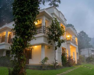 Vythiri Palace Wayanad Pool Resort - Mist Climate & India's First Apple Infinity Pool - 9