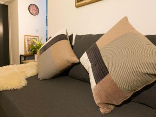 Modern 3 Bedroom Apartment with Convenient Parking by Property Promise - 6
