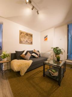 Modern 3 Bedroom Apartment with Convenient Parking by Property Promise - 0