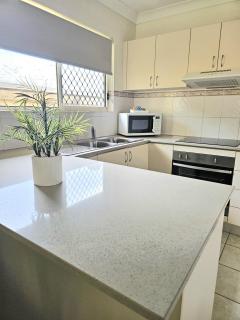 Bright & Spacious Family Home in Redlynch, Cairns - 3