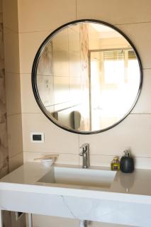 Lunarist Luxury Private Jacuzzi Suites Blloku Tirana - 7