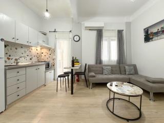 Stylish Retreat in the Heart of Thessaloniki - 6