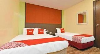 Capital O 90574 Hotel Glo - 8