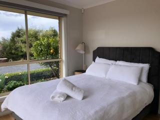 Montrose Hilltop Garden Retreat - 4