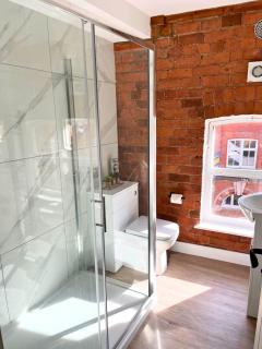 2 Bed Apartment - City Centre - Private Parking - 6