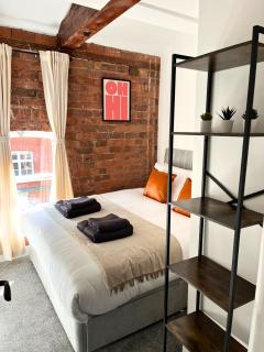 2 Bed Apartment - City Centre - Private Parking - 7