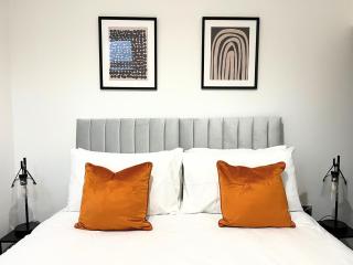 2 Bed Apartment - City Centre - Private Parking - 3