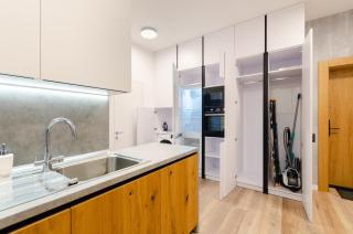 3-161 Yaroslaviv Grad, Bulvarno Kudriavska 17, Kyiv centre, Golden Gate metro nearby, stunning city view, 15 kW backup power, Petrovdom Apartment - 2