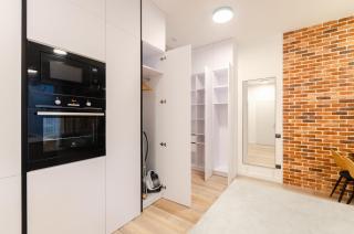 3-161 Yaroslaviv Grad, Bulvarno Kudriavska 17, Kyiv centre, Golden Gate metro nearby, stunning city view, 15 kW backup power, Petrovdom Apartment - 1