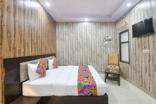 FabHotel Crown Residency- Near Lakhani Armaan Metro Station - 6