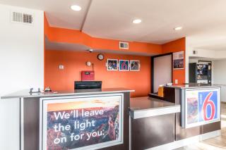 Motel 6-San Antonio, TX - South WW White Rd - San Antonio - 1