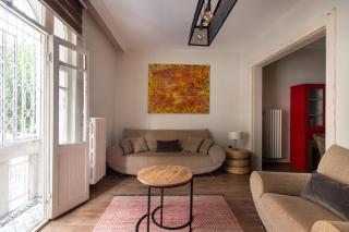 Historic & Cozy 2BR Nisantasi Flat w High Ceilings - 7