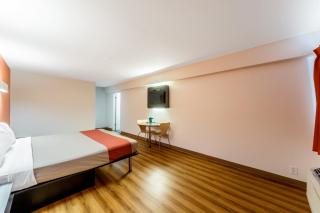 Motel 6-San Antonio, TX - South WW White Rd - San Antonio - 6
