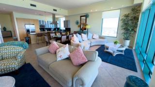 Sapphire Penthouse Jr - Unrivaled Luxury - Views - 1