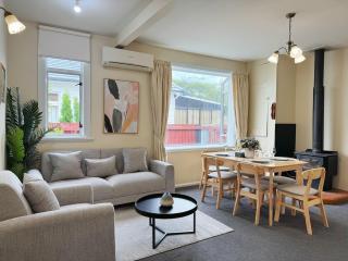 Cozy Three-bedroom Family Home - 0