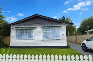 Cozy Three-bedroom Family Home - 7