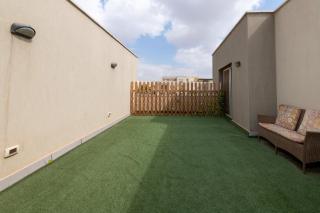 Golden Hour Rooftop 2BR with Park View, New Cairo - 1