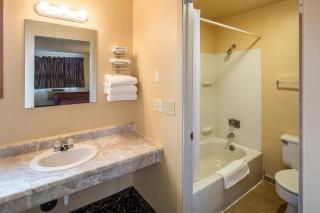 Howard Johnson by Wyndham Spokane - 3
