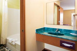 Howard Johnson by Wyndham Spokane - Spokane - 1