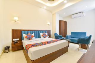 FabHotel Golden Sapphire - 9