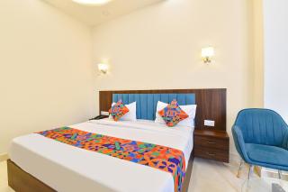 FabHotel Golden Sapphire - 8