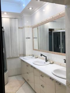 4-Bedroom Family Cottage in Almaty - 2