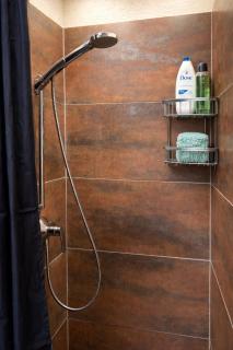 Bright & Cozy Apartment near Lake - 1