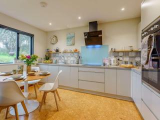 2 Bed in Roud 87188 - 7