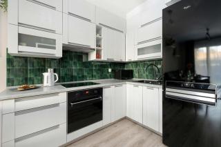 Functional & Modern Apartment with Parking and Garden by Noclegi Renters - 8