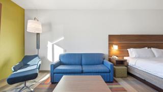 Holiday Inn Express & Suites Bethlehem Airport-Allentown Area - 2