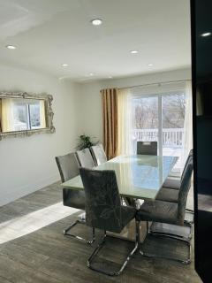 Cozy Modern 3BR With Free Parking Fast WiFi - 4