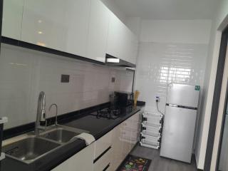 elegant executive two bedroom apartment with amazing city views,swimming pool,fully equipped gym and close proximity to major shopping malls and restaurants - 9