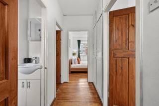 Luxury 2 Bedroom Apartment With Balcony, Old Street, Aldgate, City Of London - 5