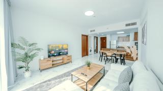 Bright & Stylish 1BR in Marina Al Hamra Village - 4