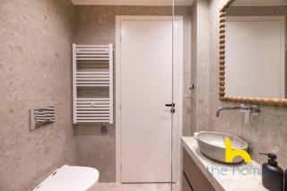 Elegant 2-Bedroom Home with Fireplace & Balcony - 9