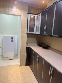 شقة فاخرة ثلاث غرف نوم مع ثلاث دورات مياه مع صالة - 2