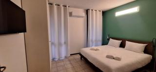 Budget Stay + Private Parking - 5