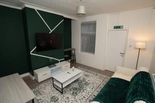 Home In Leeds Discounts for long term - 2