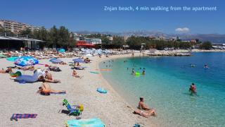 A comfortable apt w balcony 4 min walk to beach - 5