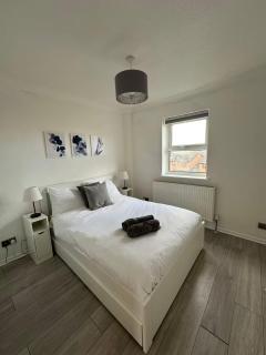 Racecourse house 5BR 3BA with parking - 8